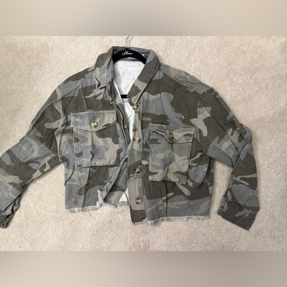 Adika Camouflage Cropped Lightweight Jacket